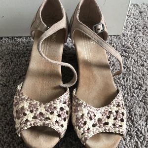 Toms platform shoes